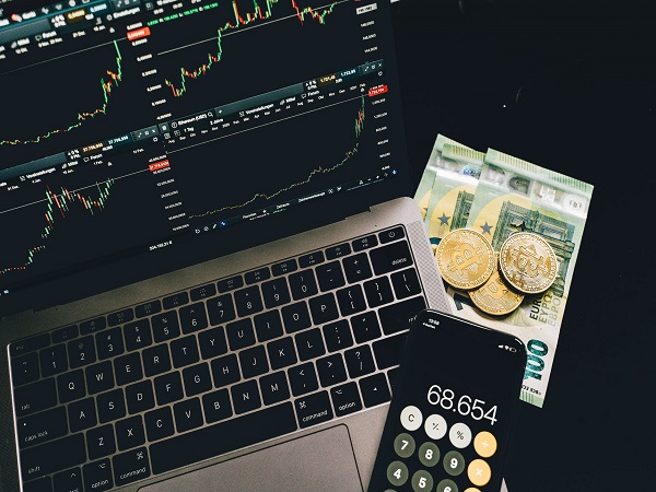 [eMarketer] Cryptocurrency is most popular among higher earners